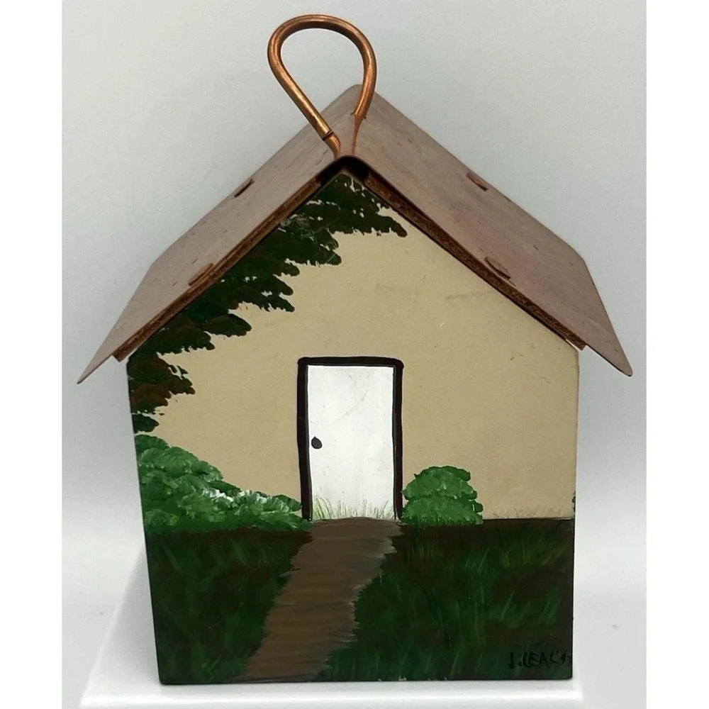 Pollys Perch birdhouse very